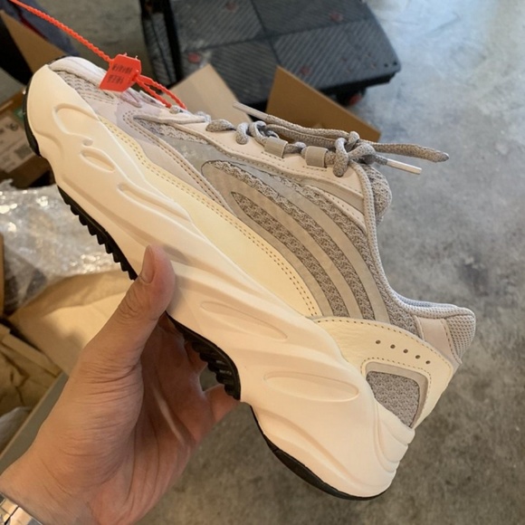 yeezy boost 700 tan